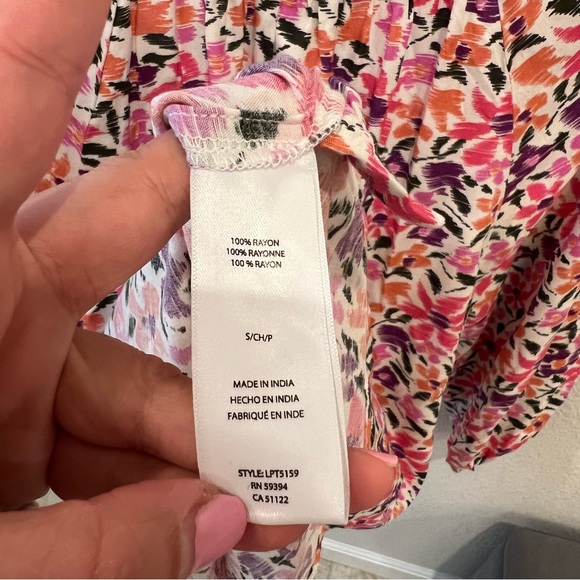 BEACHLUNCHLOUNGE Akira Floral Top - Picture 9 of 9